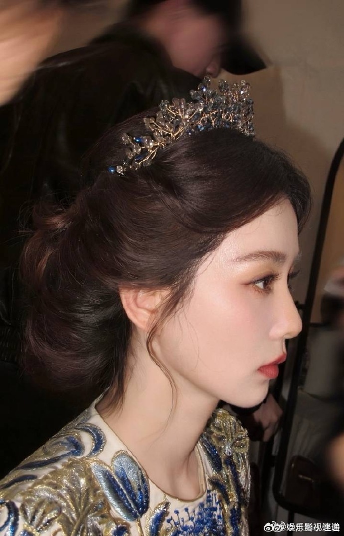 刘诗诗感谢复刻龙葵头冠网友刘诗诗收到龙葵头冠梦回仙剑三 非遗博主真的太有心了，把