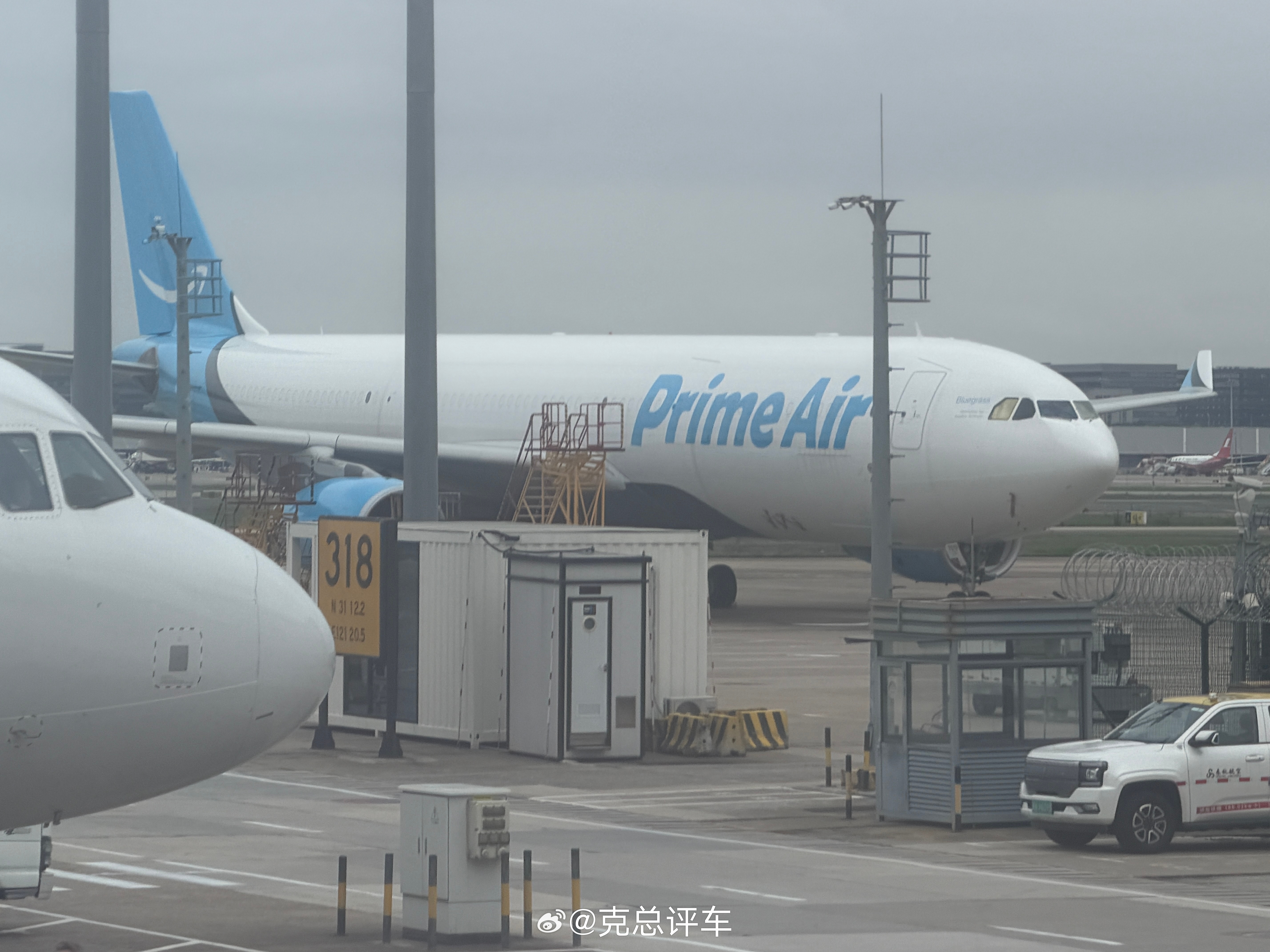 在机场偶遇一架机身印有“Prime Air”的货机，不少人以为这是亚马逊无人机业