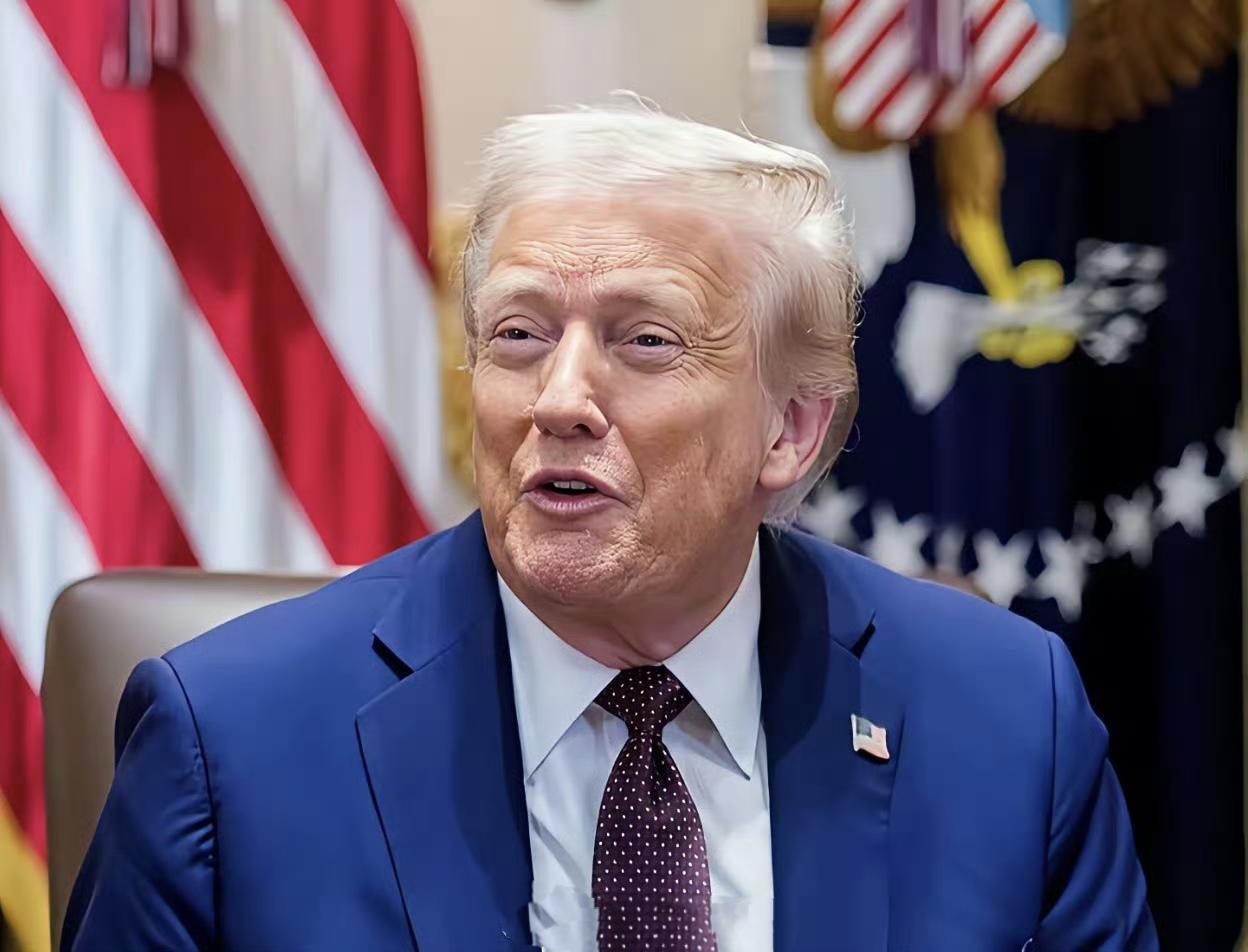 全球蹲守的大战剧本彻底翻车了！川普放狠话要炸平伊朗电厂大桥，把最后通牒掐到秒级，