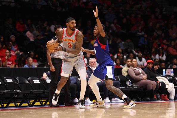 亚特兰大老鹰队周二正式与中锋马利克·威廉姆斯签下一份双向合同。这位身高2米11的