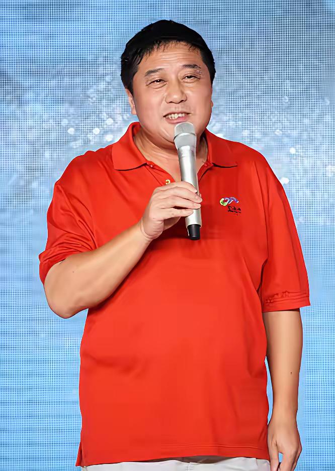 叶大鹰是大导演，很有才华，而且也是红色家庭背景。叶大鹰一直低调，爷爷是大将军，他