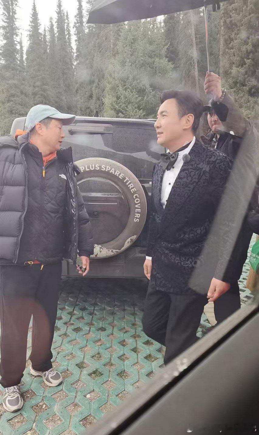 #新疆偶遇沈腾# 网友在新疆偶遇沈腾，录制《现在就出发吧》路透，沈叔叔好帅！#沈
