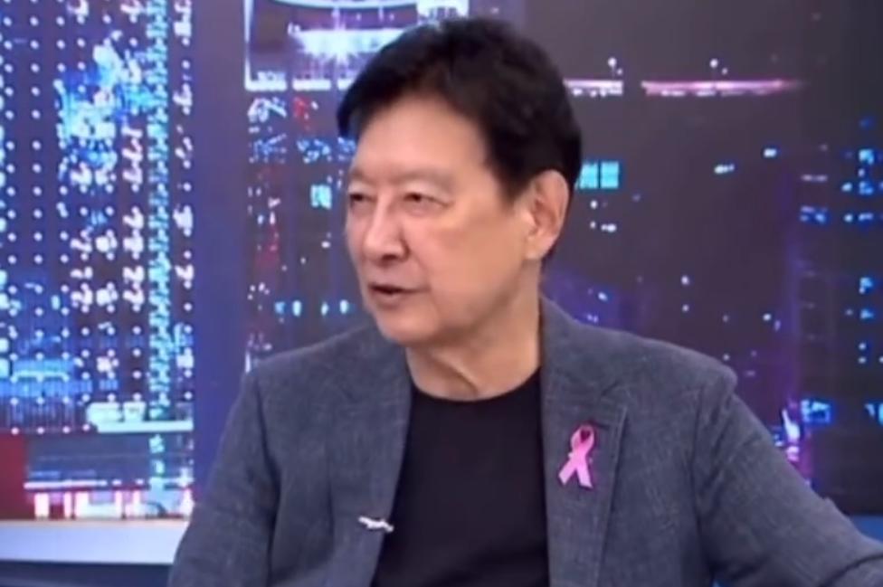 老赵这个人头脑还是清醒的，美国给乌克兰拿出了28条和平计划后，老赵就多次在节目里