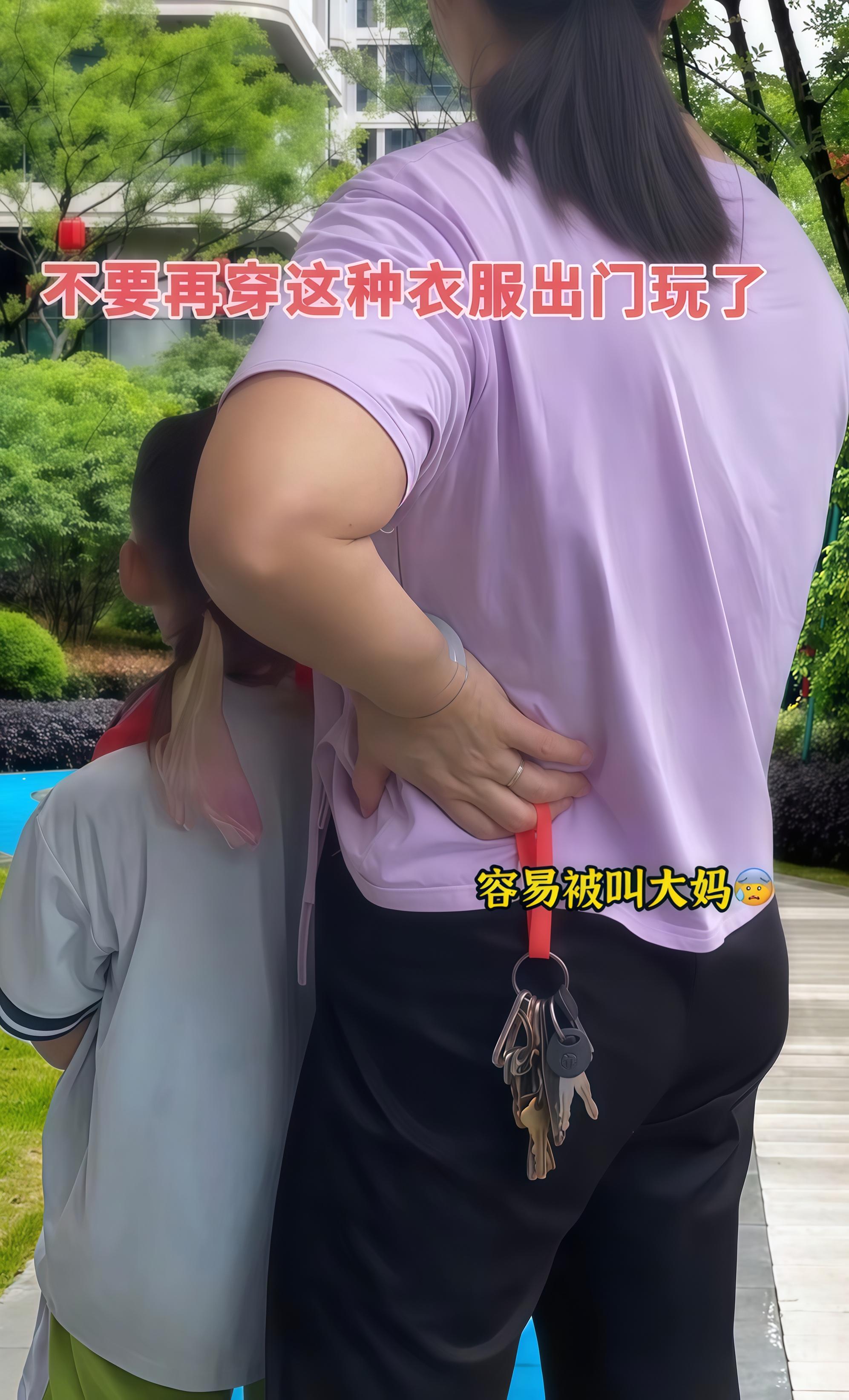 大码女装蝴蝶结短袖上衣夏季微胖时尚显瘦黑色设计感半袖上衣 夏日度假穿什么