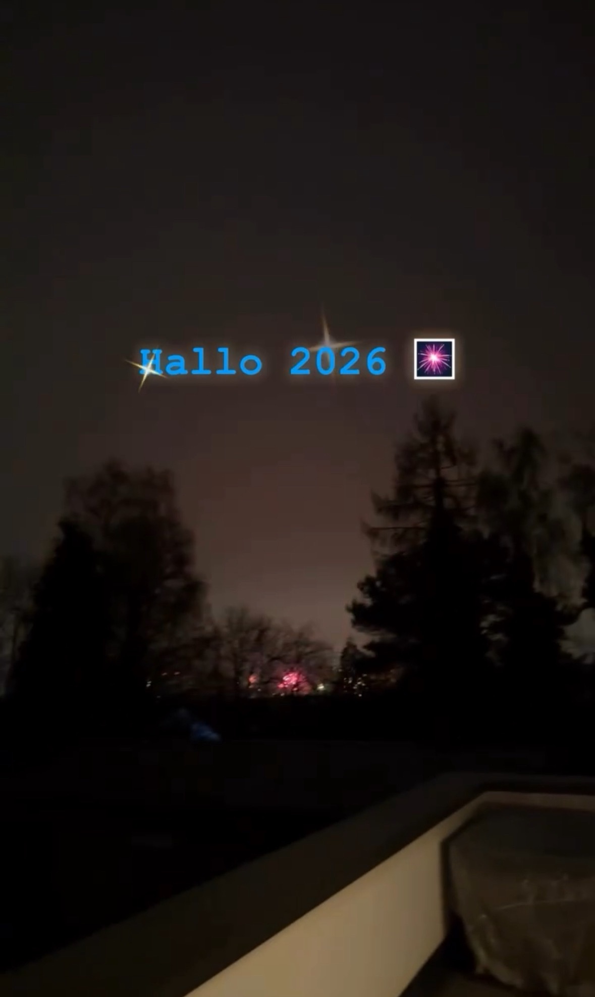 宝贝好想你 每逢佳节倍思亲我们和亲人又有啥区别呢🥹异国他乡的。。 祝你新年快乐