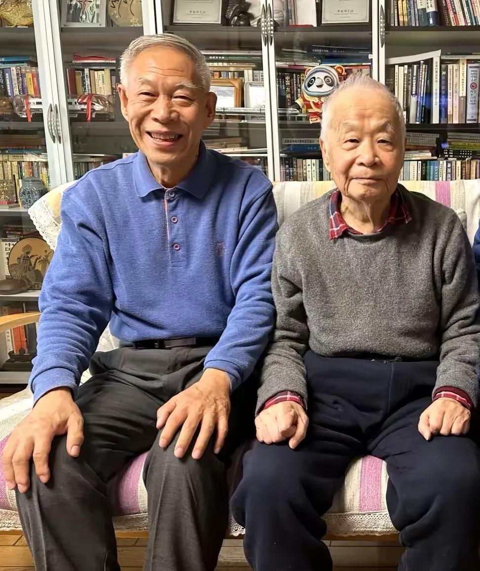 何祚庥院士和张洪林医学博士。
          不过，查了半天，也没有查到张洪