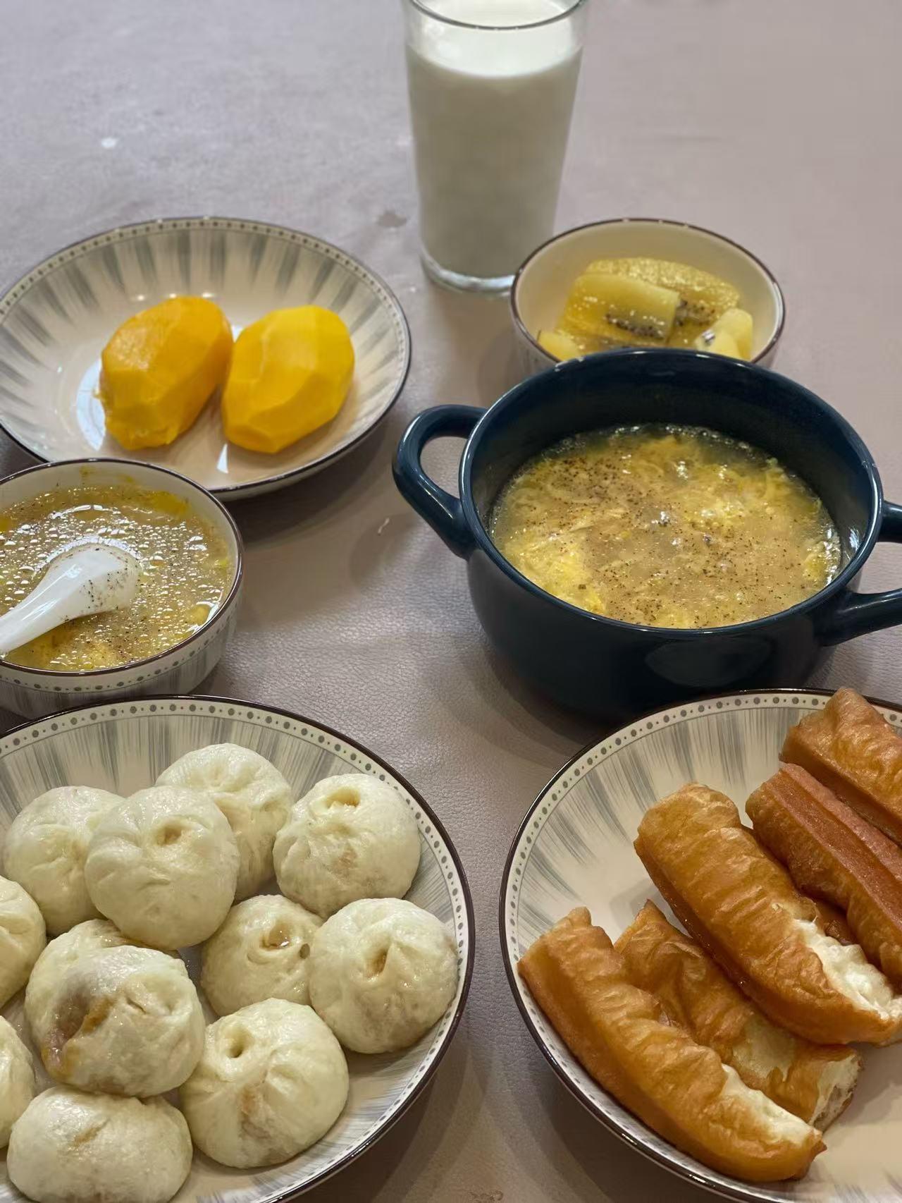 儿媳妇天天睡到大中午，饭喊破嘴都不吃。

真心问一句，要是你们当婆婆，能不生气吗