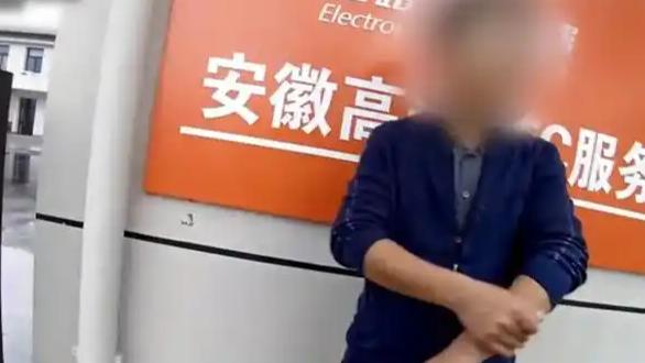 “我不小心把丈夫落高速上了”：迷糊的不是一个人，是两个人一起“默认”

国庆返程