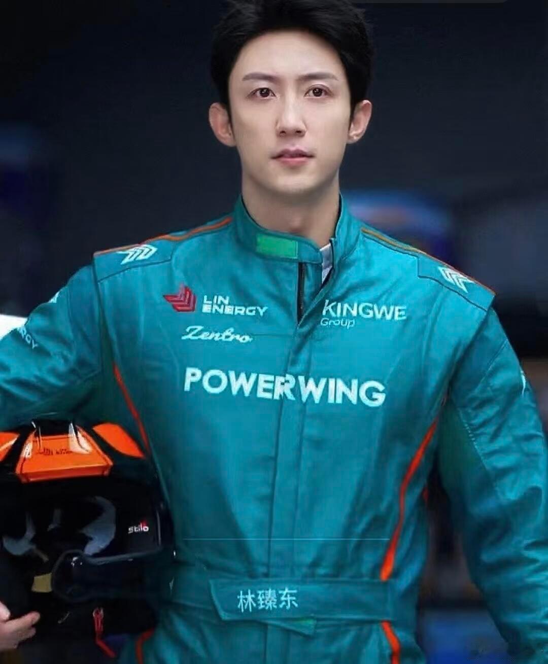 黄景瑜一握方向盘林臻东上线黄景瑜漂移瞬间梦回飞驰人生 不是，这个漂移是真实存在的