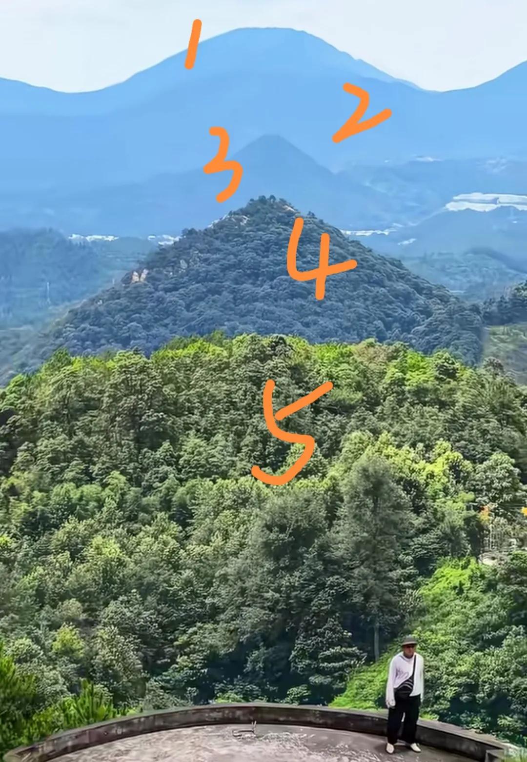 老先生指点：五珠连环山。