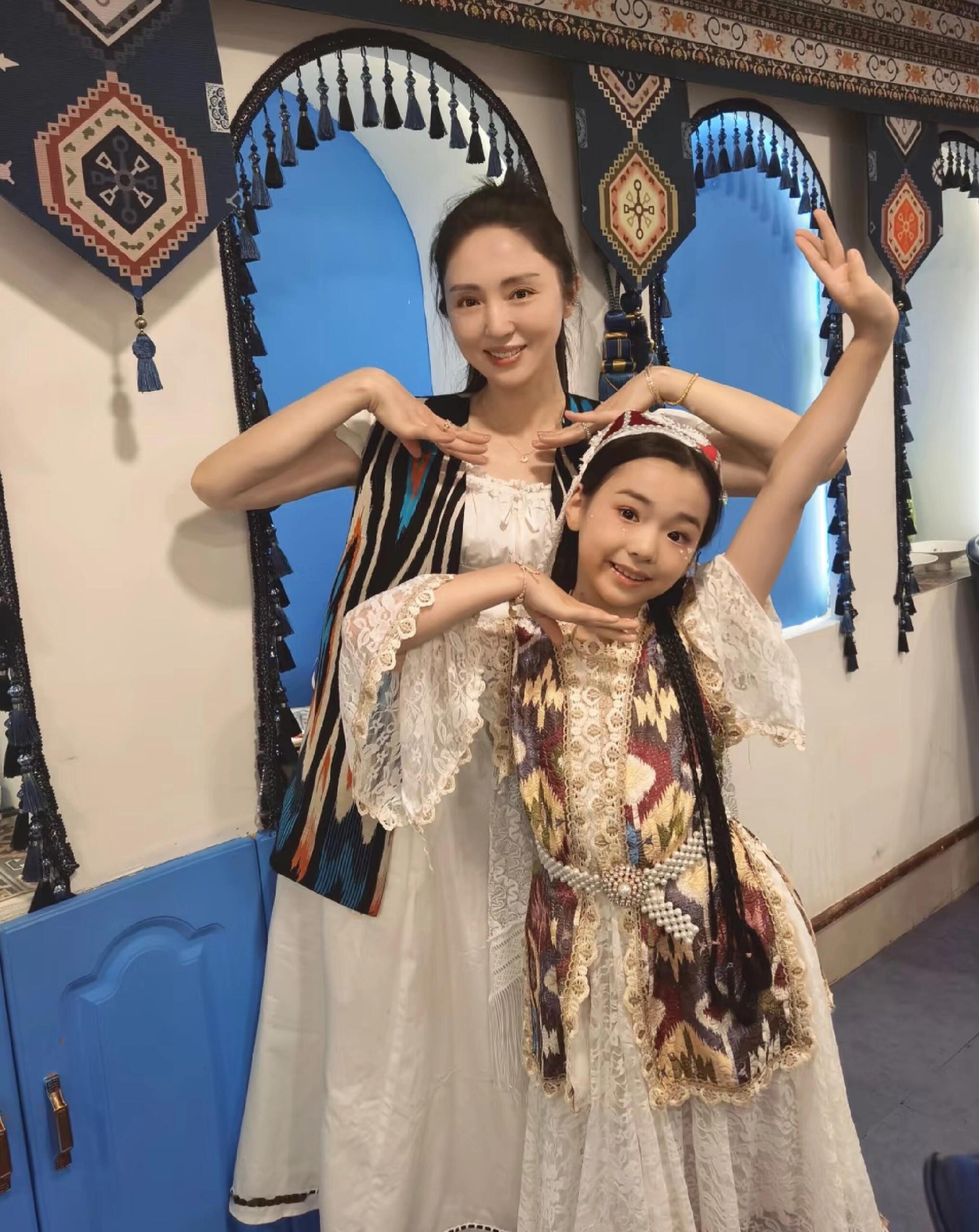 小酒窝听到董璇这段该伤心了董璇在节目上哭了综艺名场面反差感拉满！众人都猜董璇落泪