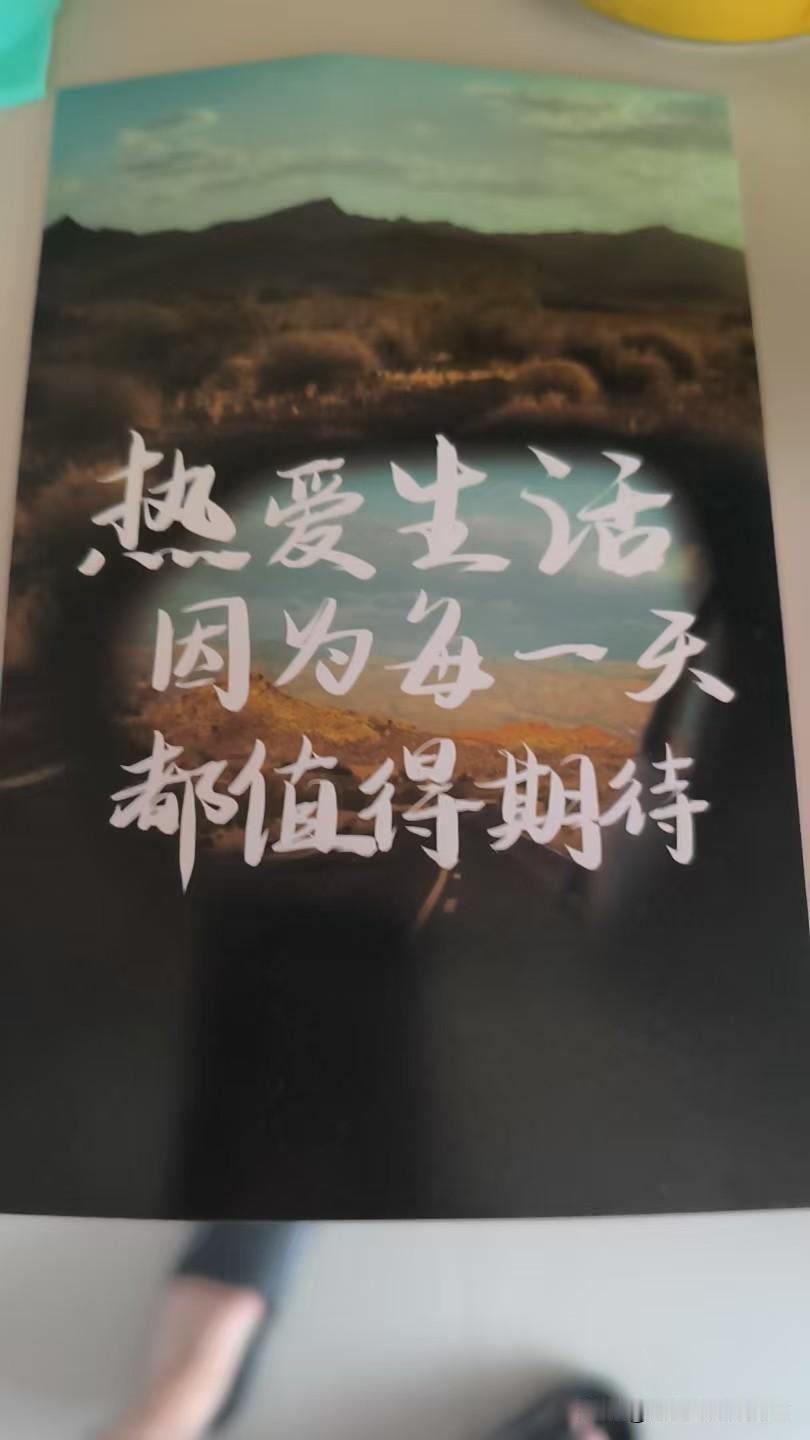 你才是你自己的救星
永远不要等谁来救我们
没有人会来救你的
总有一天你会意识到