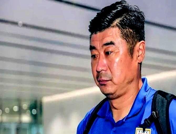 今晚，铜梁龙五个人站成了一堵墙。

泰山队主教练韩鹏赛前就说了，要耐心。他太清楚