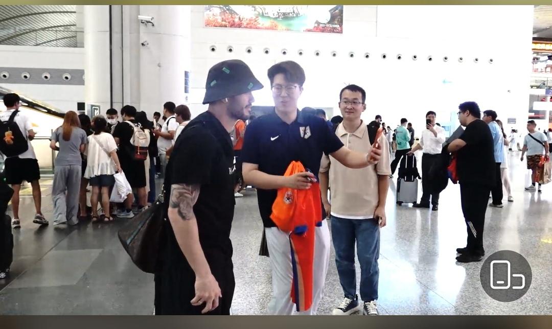 泰山队今天出征北京，战国安三主力缺席，阵容和上一场差不多，克雷桑、阿尔瓦罗、陈泽