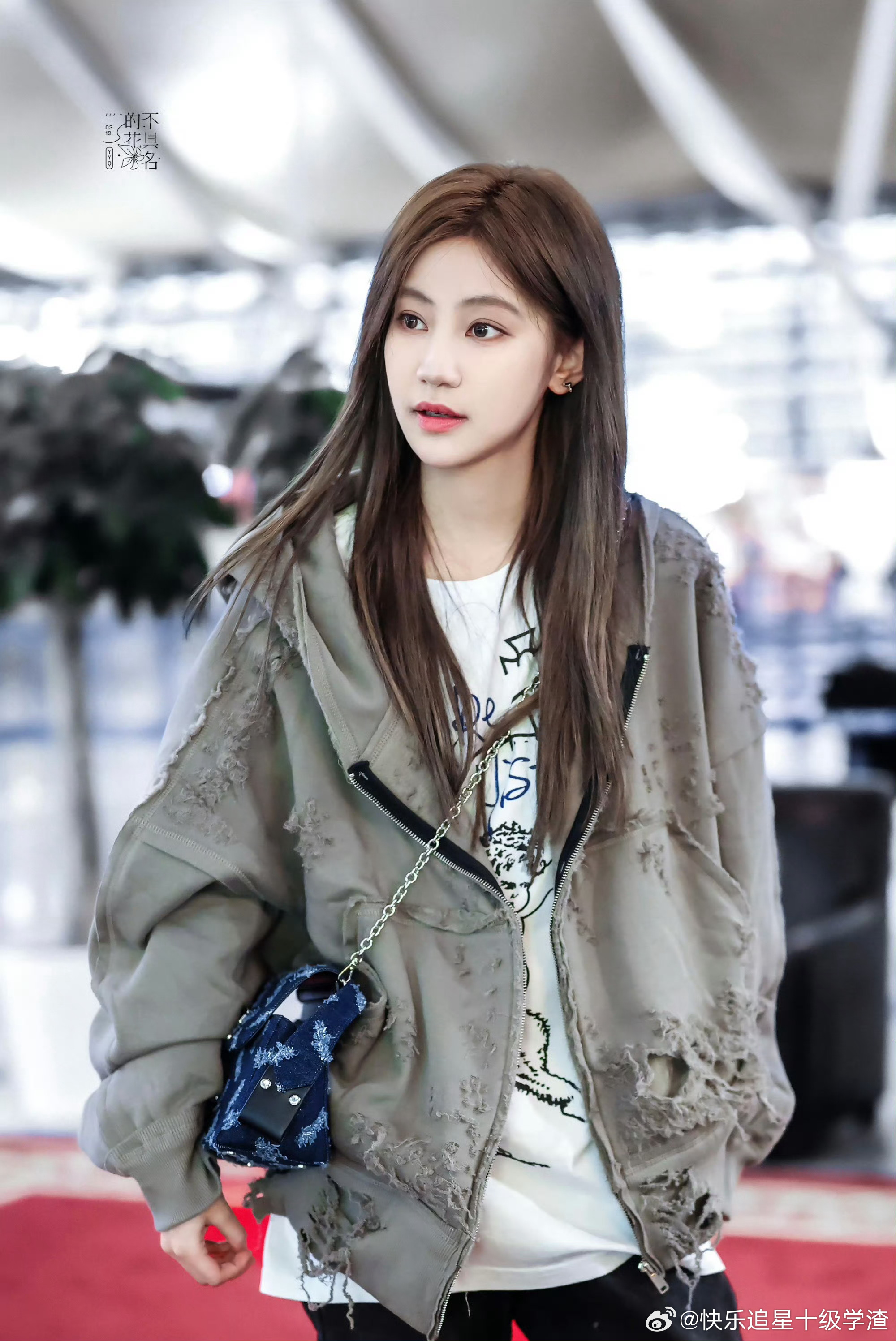 袁一琦出发巴黎时装周路透 