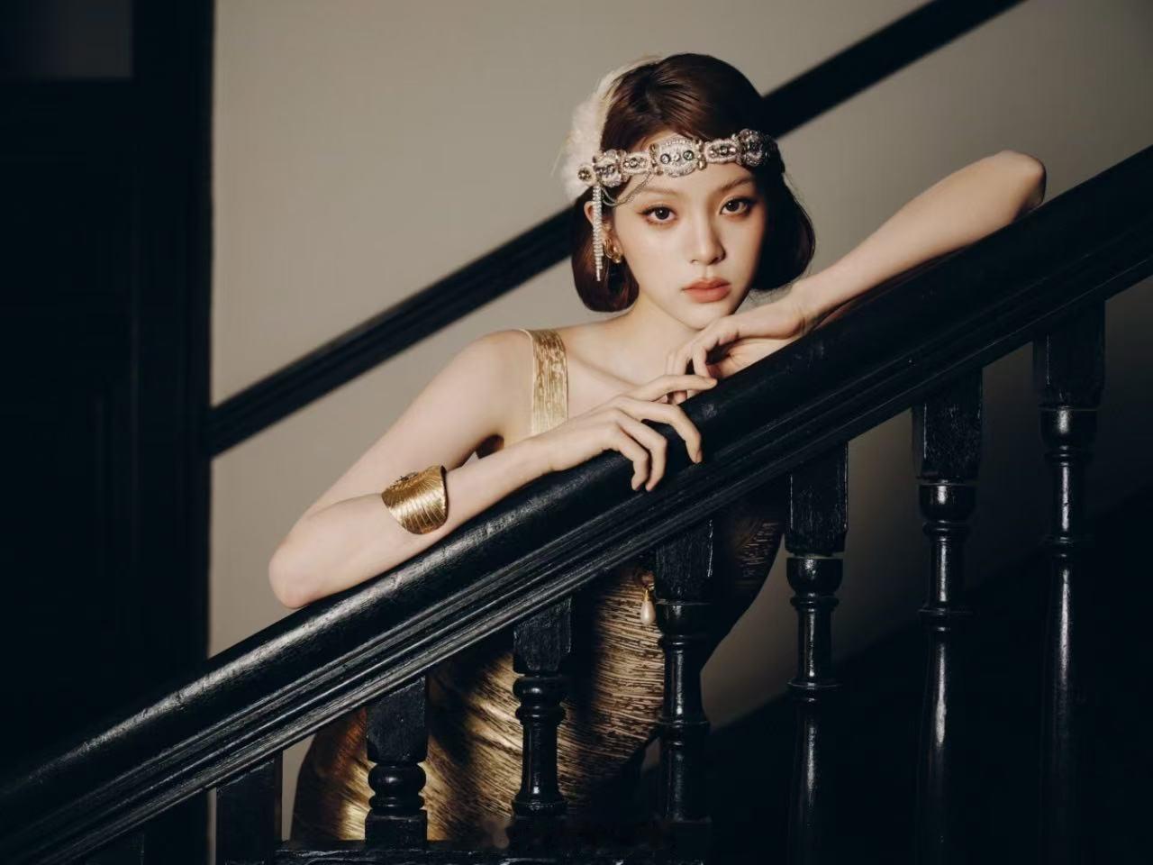 金色裙摆凸显好身材——欧阳娜娜。每日明星美图分享