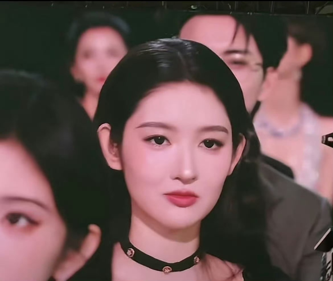 王玉雯四处跑风漏气的御姐真的有被这个王玉雯狠狠萌到啊太可爱了 