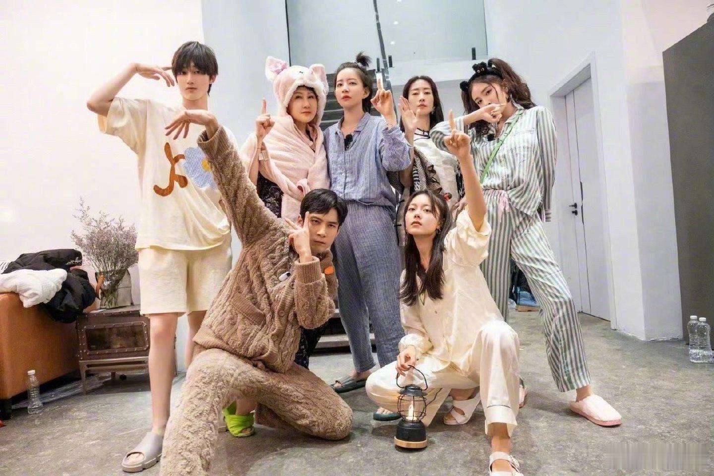 张凯丽 内娱活人 当别的明星在经营完美形象时，张凯丽在认真分享做菜心得。那句“没