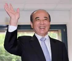 80岁的王金平，这回是彻底不装了。7月3日凌晨，王金平通过电台连线即兴发声——“