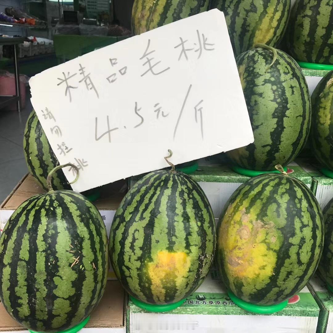 医生称钙片不用买太贵的钙片没什么技术壁垒，全世界都一样，包括各种维生素，社区医院