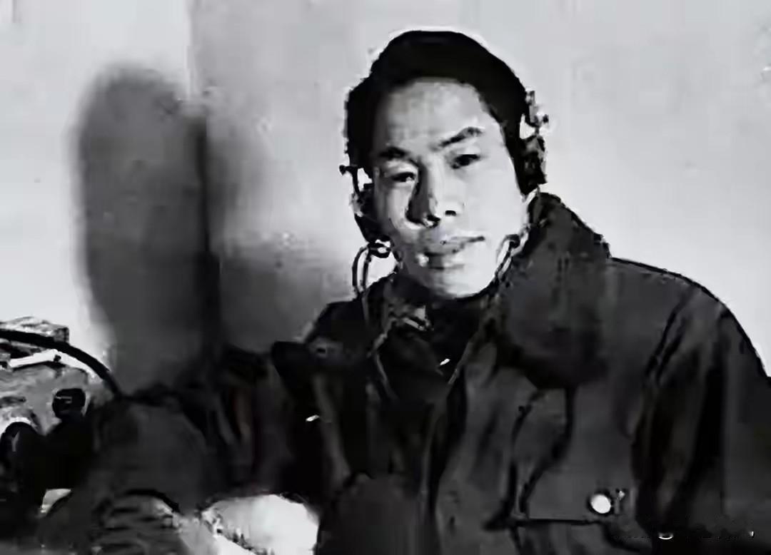 敌特代号0409潜伏一年，李克农调查无果，电费单上的数字露了马脚。
 
1949