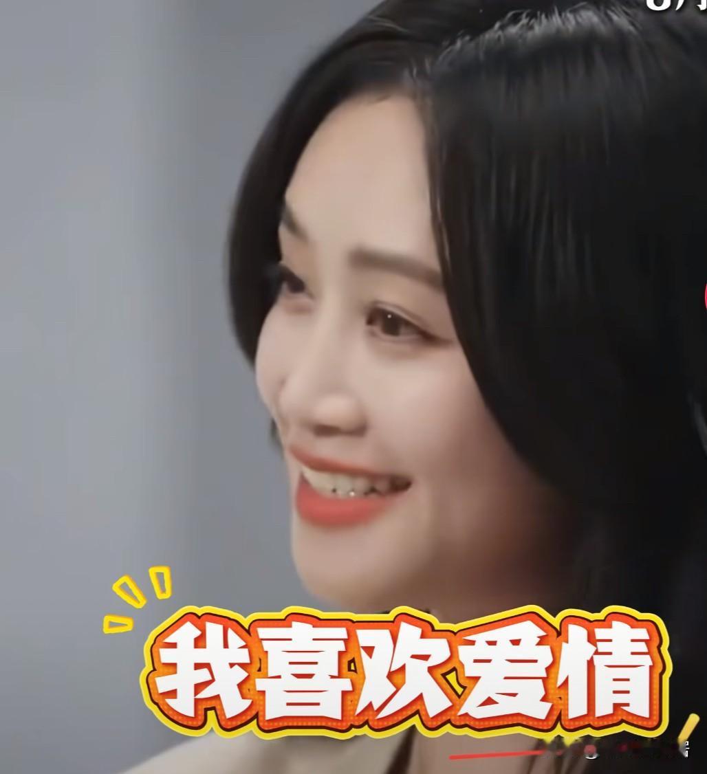 终于知道蓝盈莹为啥如此不讨喜了？
就是因为她这个人有点盲目的自信，就比如最近她高