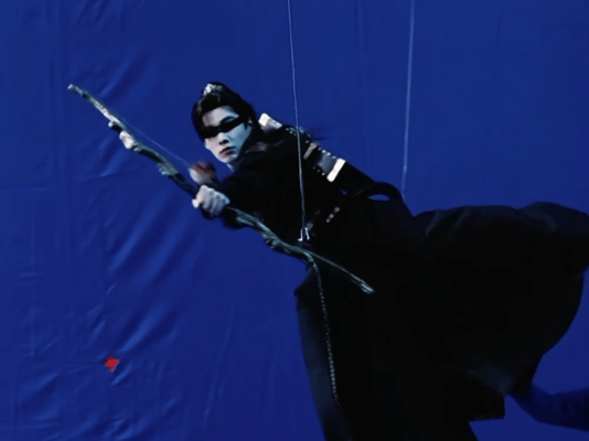 何与神图有了何与打戏一直以来都很干净利索，武打兼具力量与飘逸，身段挺拔让人过目不