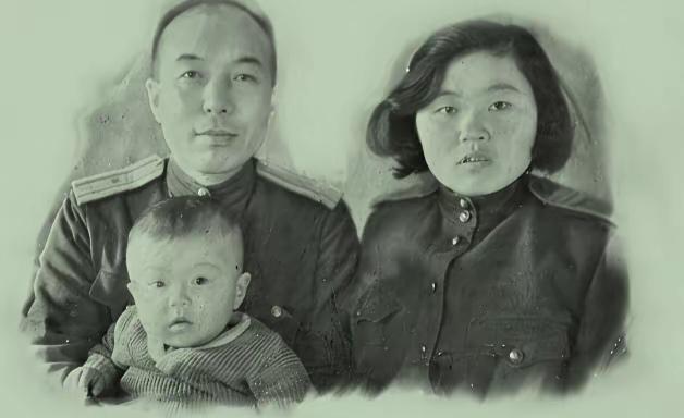 1941年，零下四十度，李兆麟把半岁娃撂雪窝子里，枪口顶着哭晕的老婆，吼得震天响