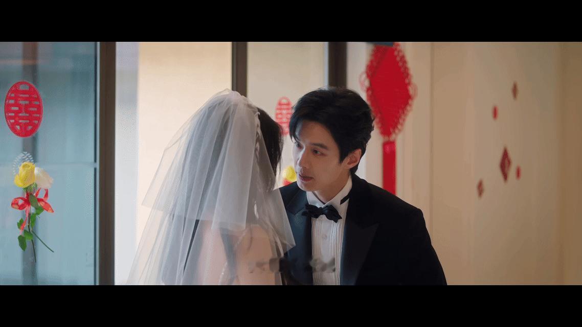 第一次见婚礼当天新娘新郎逃跑的见过逃婚没见过一起逃的！靳朝拉着穿婚纱的姜暮骑摩托