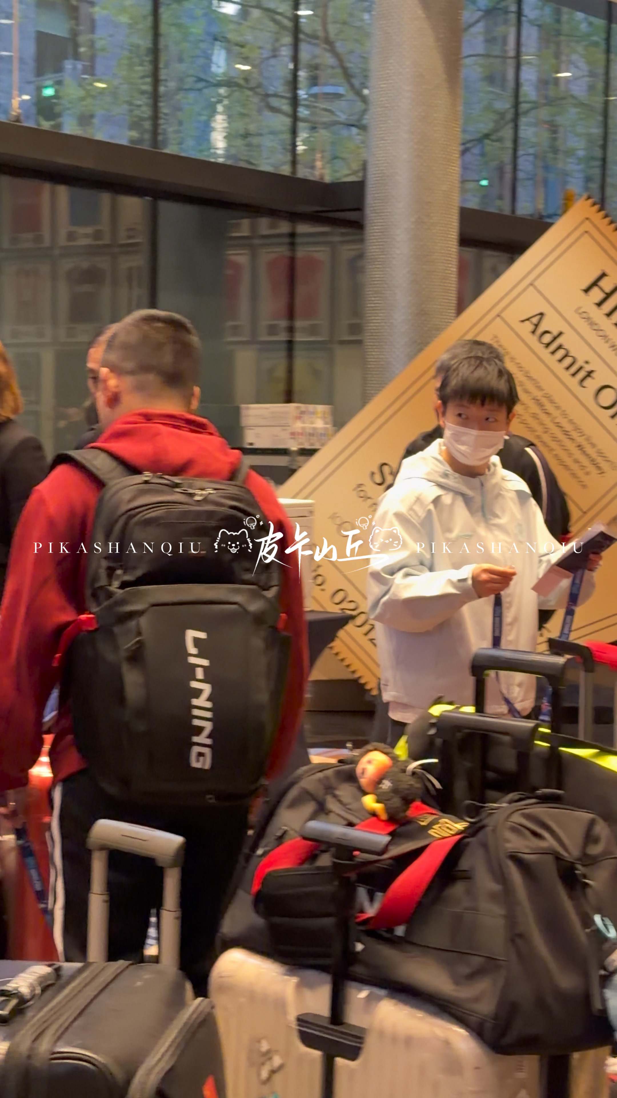 拍莎宝宝呢 问几张房卡 大声喊佳佳上楼了～你王哥突然狠狠出现这不闹吗 马上拉镜头
