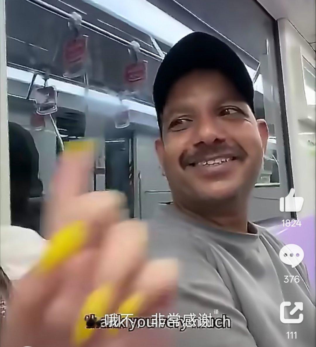 上海地铁女生遭骚扰录像取证其实这俩应该互换一下，这名女生碰上那个4岁男孩，估计还