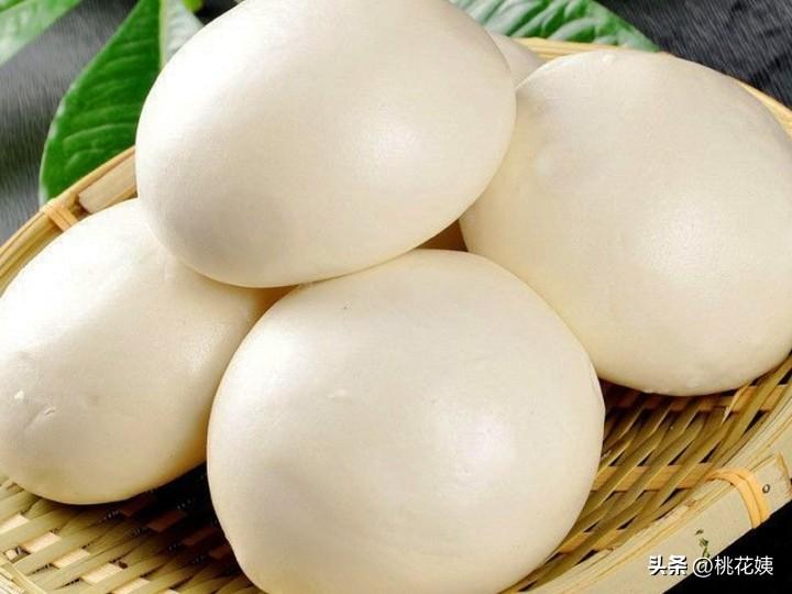 在家里，制做馒头包子发面类的，不要再用酵母粉发酵粉了，就用自己制作的老教酵头来蒸