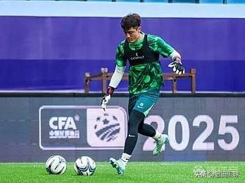 郑图罗恢复训练，未来何去何从？归化门将郑图罗新赛季没有报名，无缘回归国安，上个月