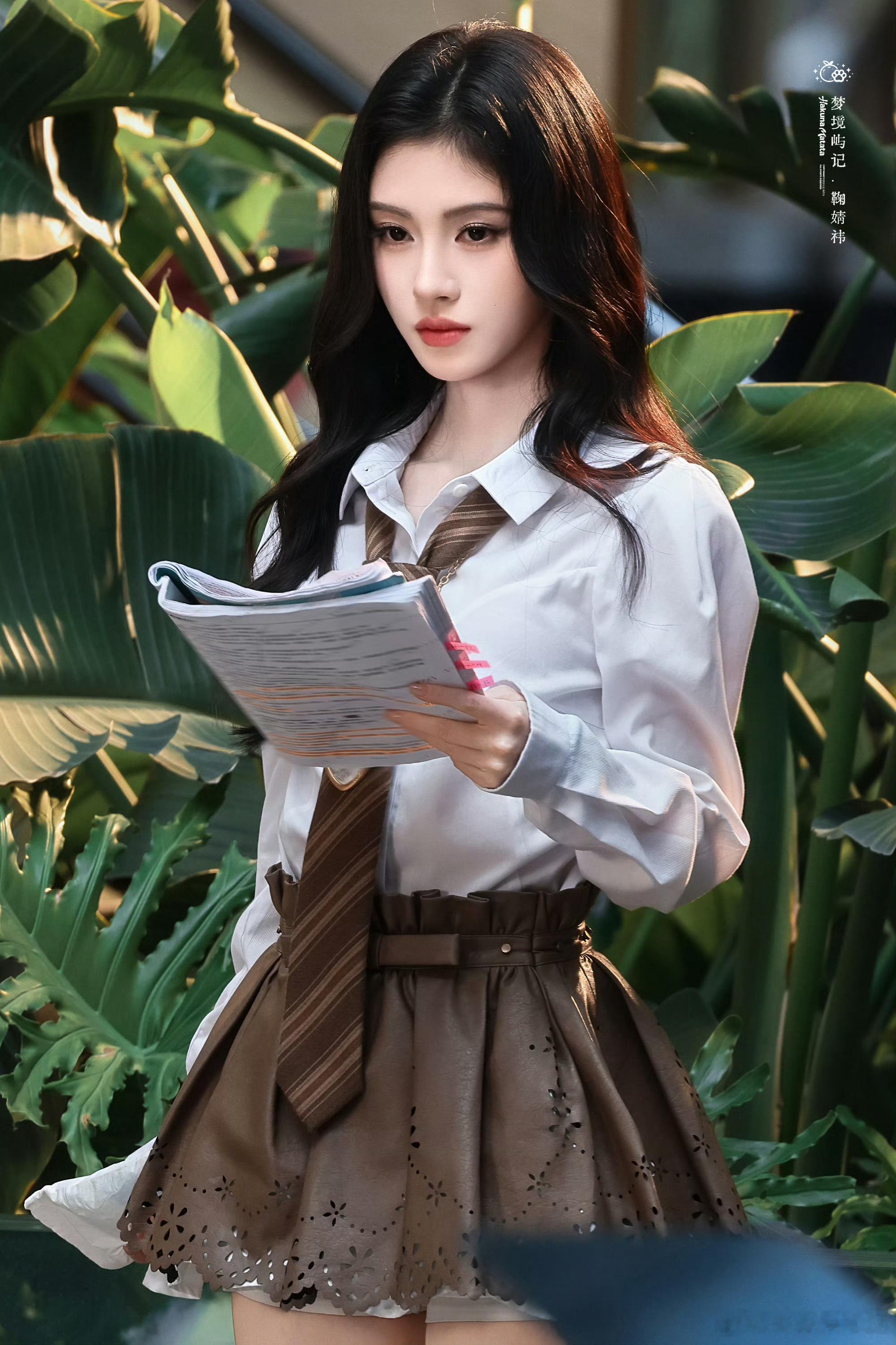 jjy鞠婧祎苏绿夏jjy鞠婧祎万花世界你是黑夜耀眼的光，白昼绚烂的玫瑰 ​​​