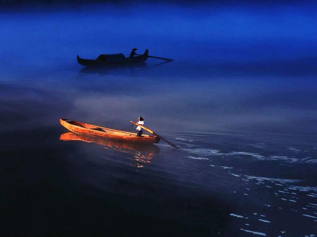 先有简单热爱，才有生活可爱。人生路上，所有的“风景”与“温暖”，都是自己走出来的