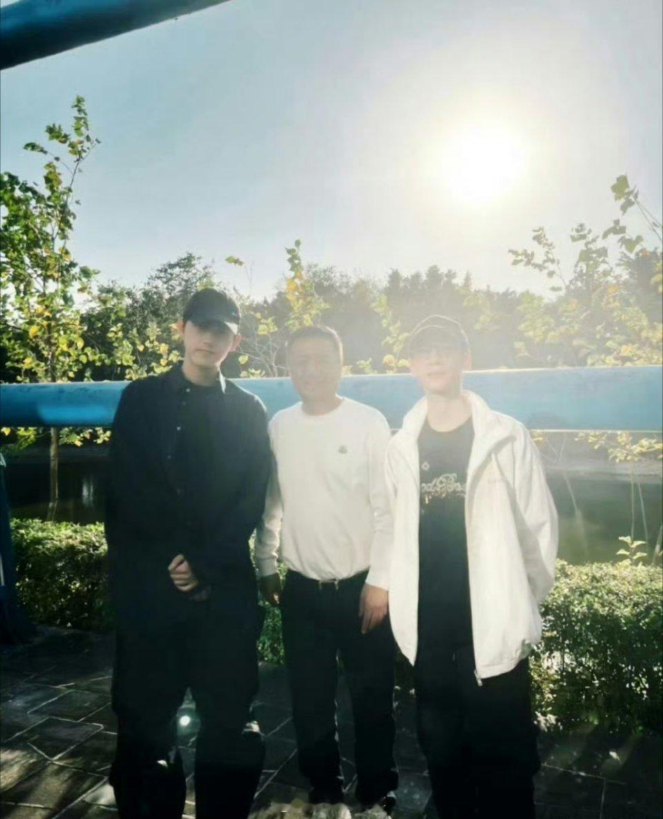 陈飞宇罗云熙同框合照 那年的皓 