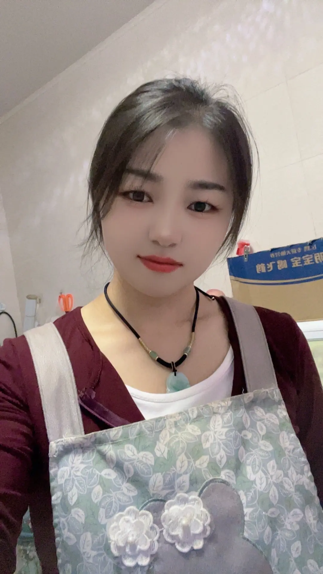 人生就像一本无解的书，写满了春夏秋冬，翻开是故事，合上就是回忆，时间向...