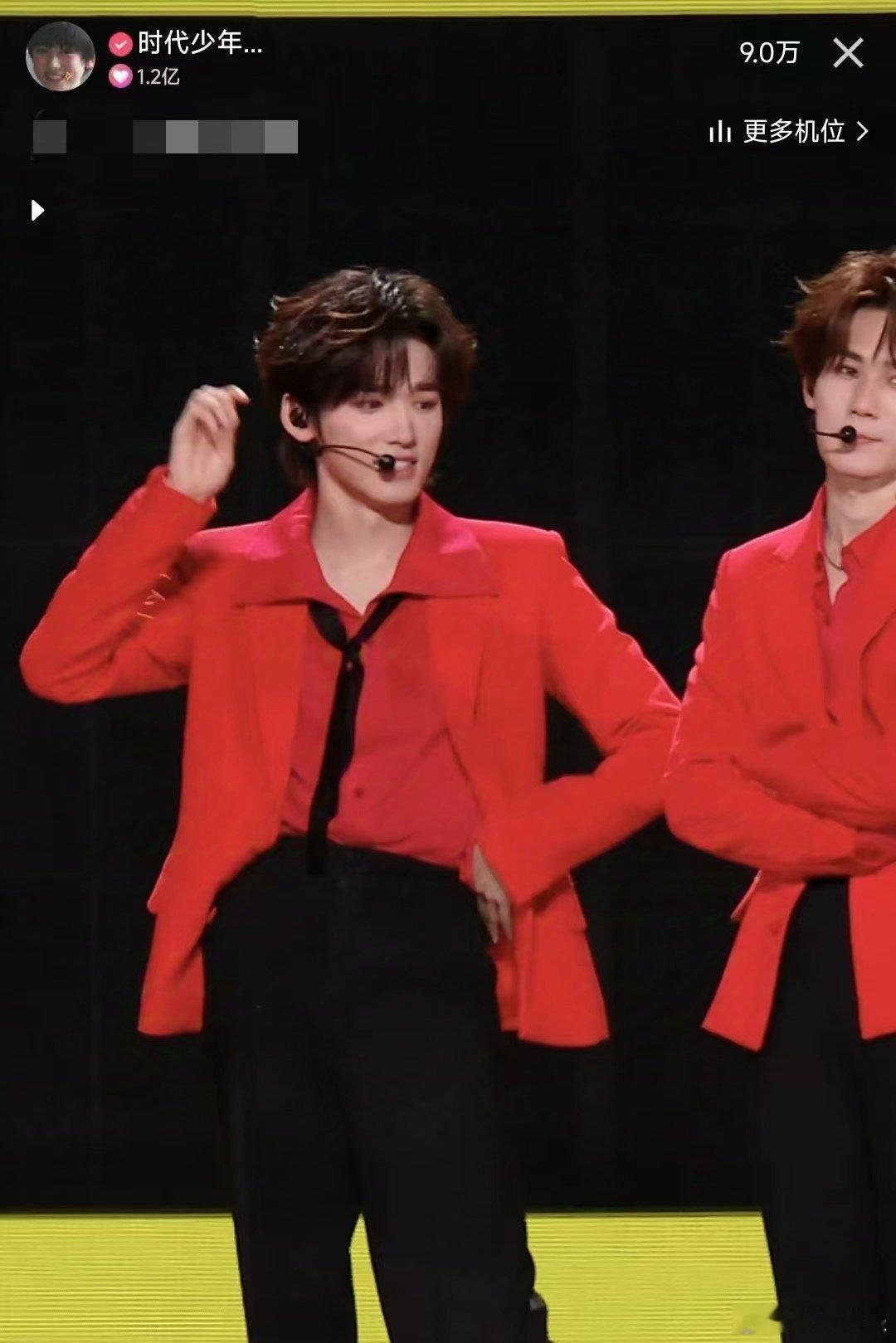 #9万人同时看宋亚轩演唱会直拍# 时代少年团演唱会直播，宋亚轩单人机位点赞量破亿
