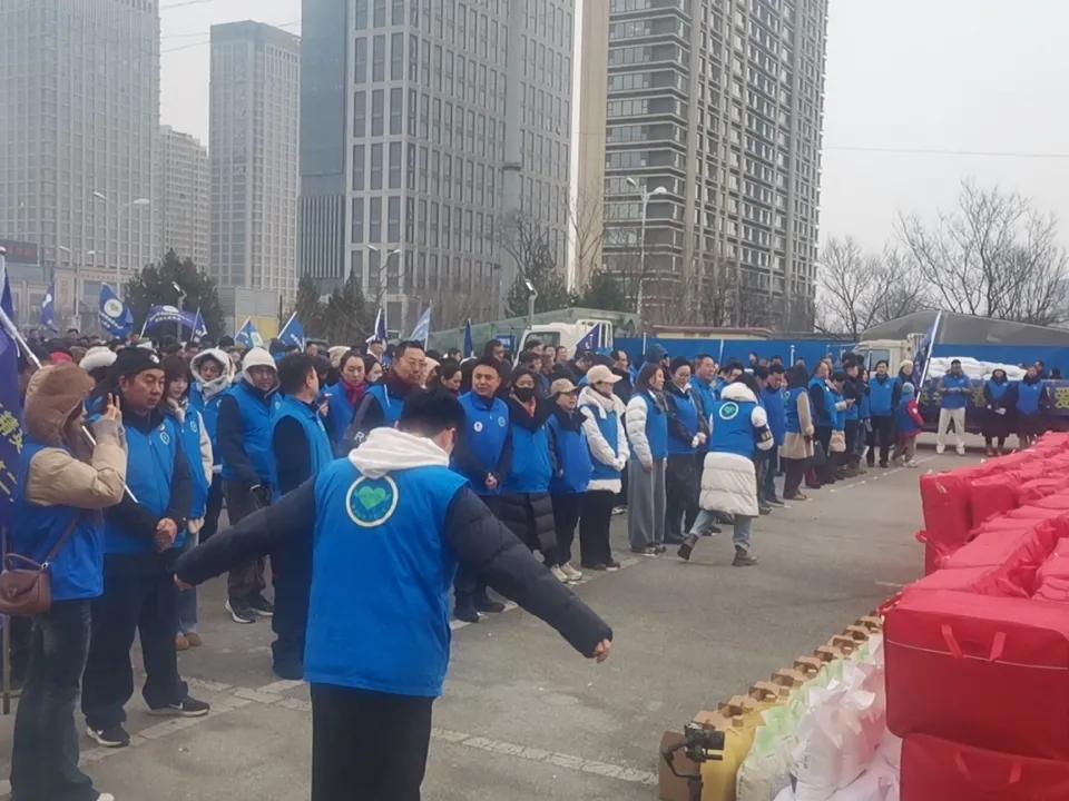 “助残在即，暖心同行”即墨区2006年春节慰问活动启动仪式，爱心人七送上暖心物资