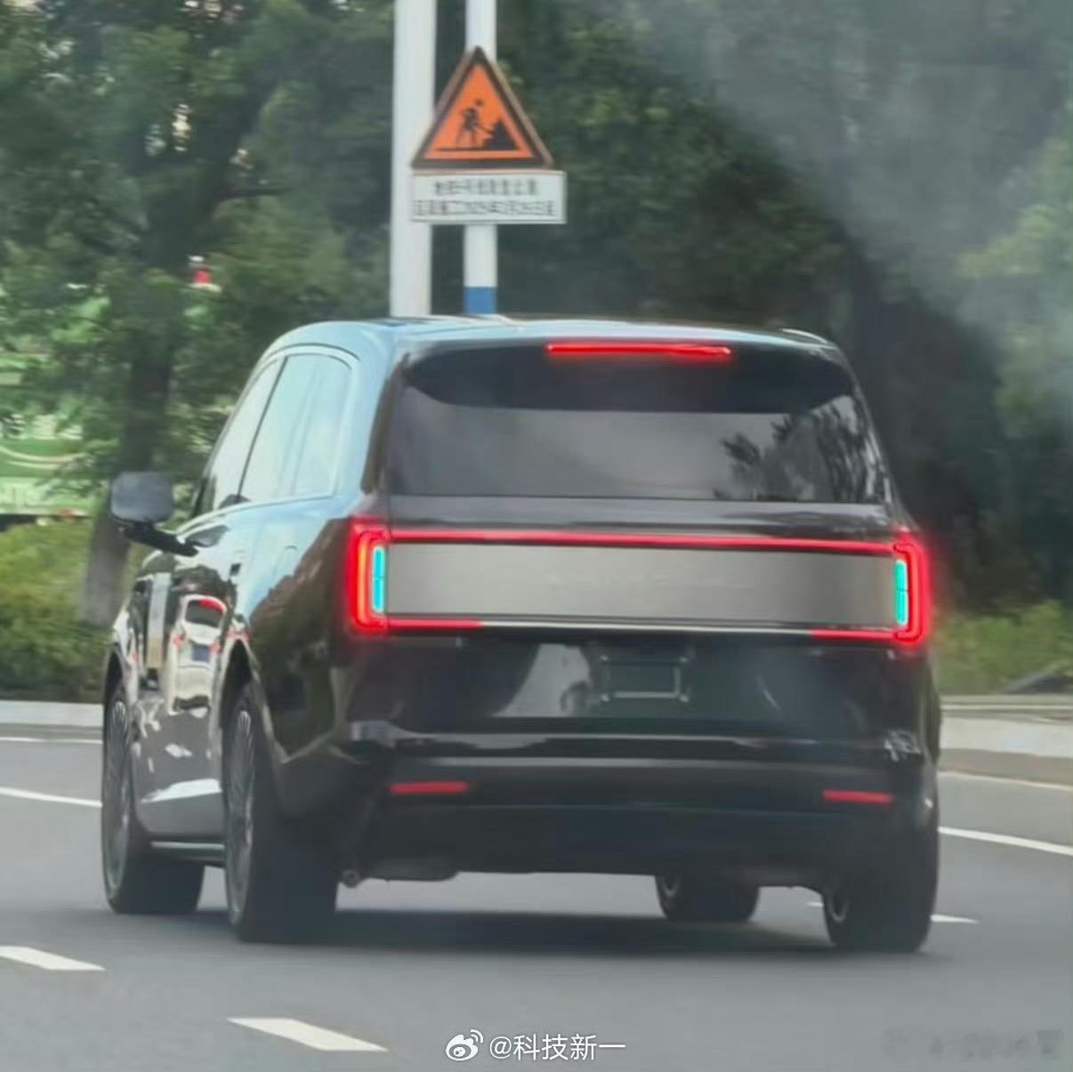小米澎程无伪装实车曝光很有辨识度 