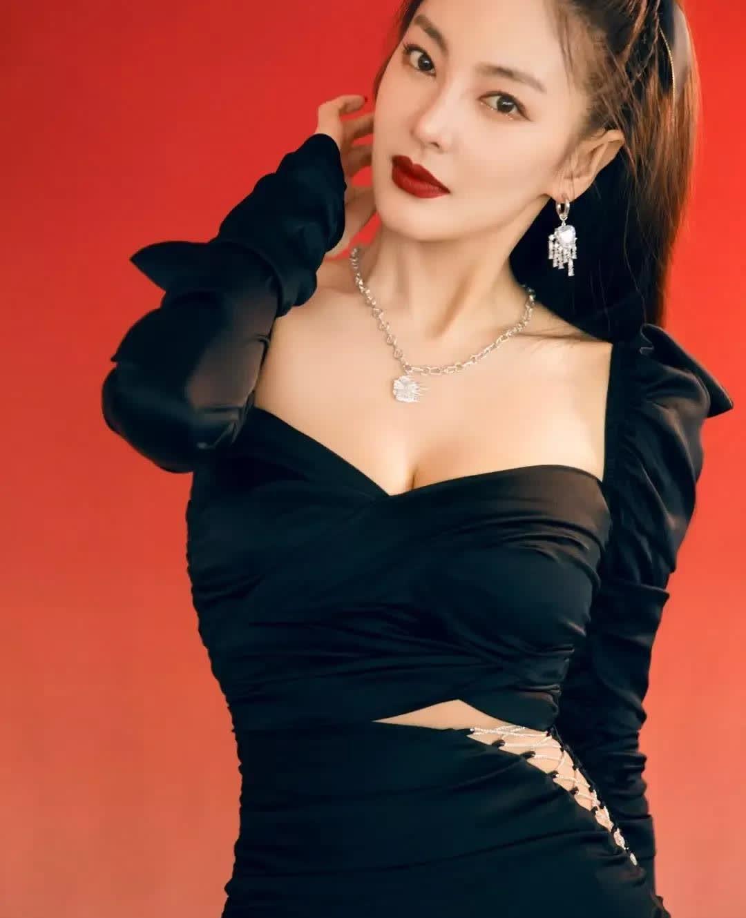 张雨绮一辈子值了！
张雨绮，中国内地知名女演员，她的一生充满了风风雨雨。在这个过