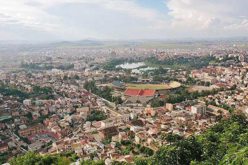 马达加斯加新政府官宣成立，30人班子出炉，民生是头等大事。
 
3月25号晚上，