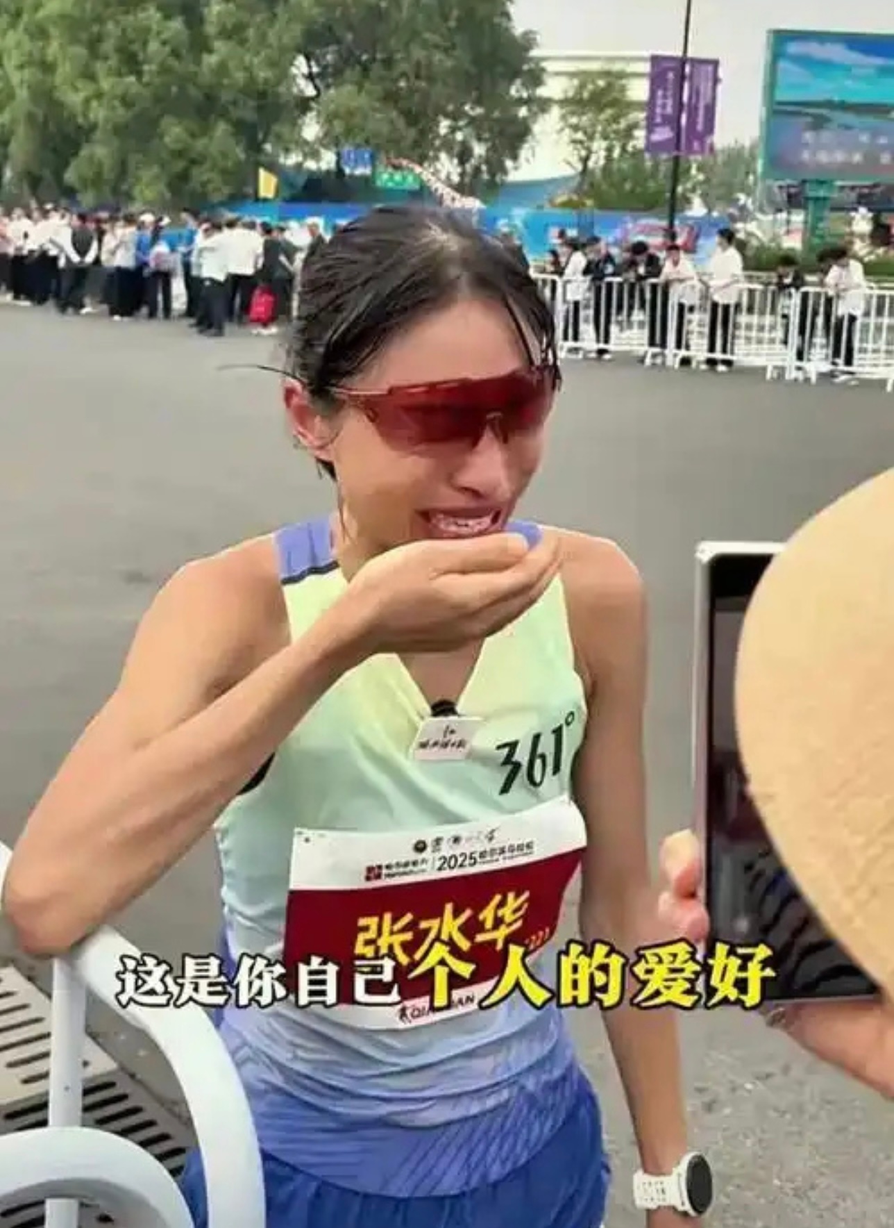 医生群里发除非死人不要临时请假看来医务工作者对同事调班请假这事儿挺反感的固定好的