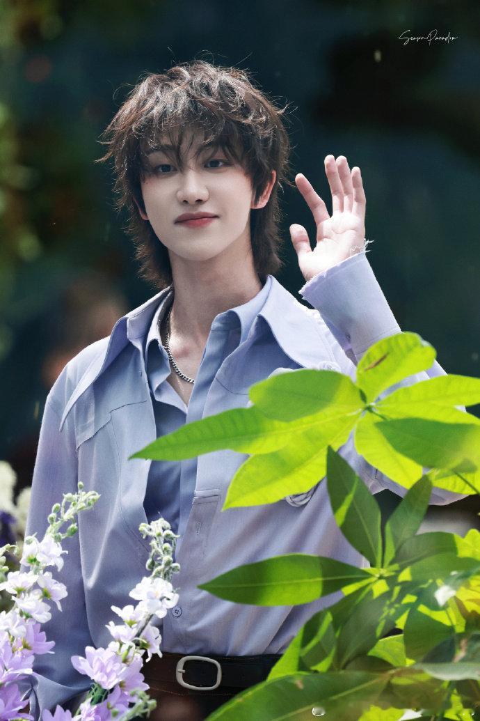 徐明浩《青春环游记》想山茶花一样清新优雅的小8[哇] ​​​