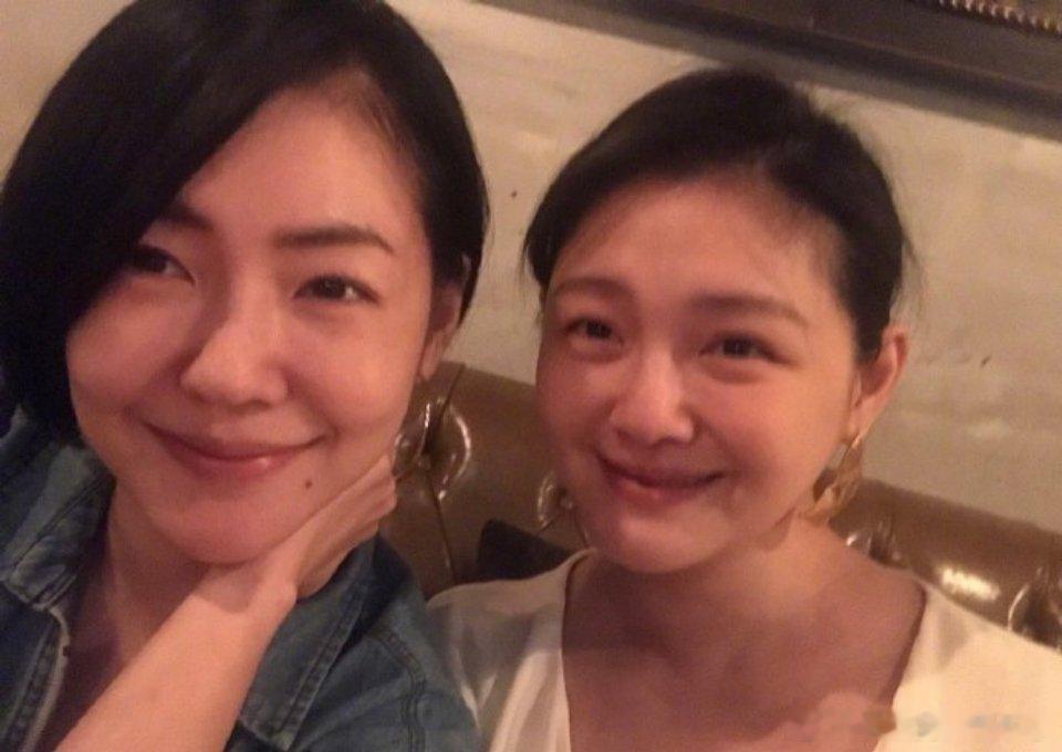 小S凭借《小姐不熙娣》再次入围本届金钟奖“综艺节目主持人奖”。她透过经纪人回应，