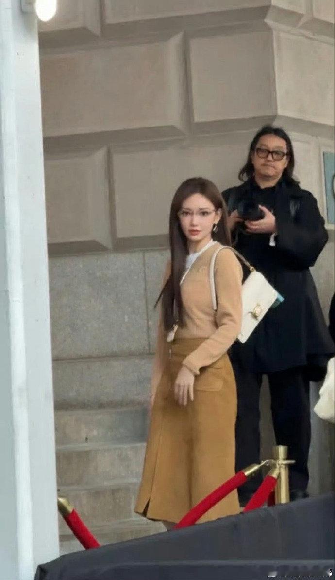 程潇纽约时装周look程潇美拉德眼镜高智姐感 程潇纽约时装周look来袭，是美拉