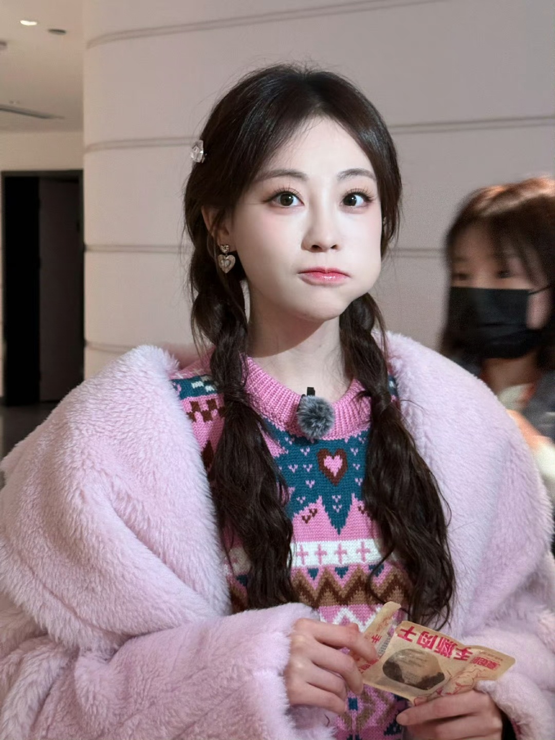 祝绪丹这只小仓鼠又吃起来了