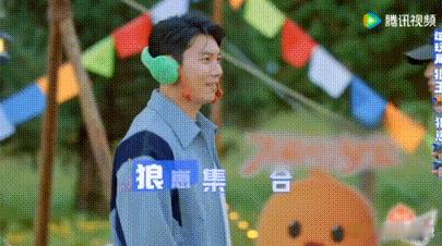 范丞丞一秒get白敬亭扫腿舞现在就出发白敬亭和范丞丞的互动真的是一种艺术，尤其是