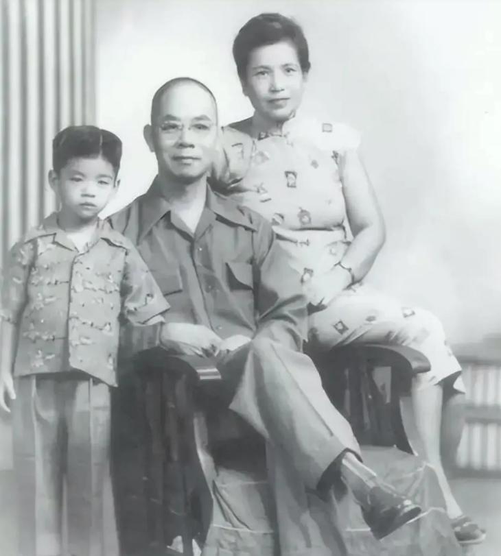 吴石牺牲后，16岁女儿吴学成没哭没闹，她干了件事，人们由衷敬佩。1949年底，国