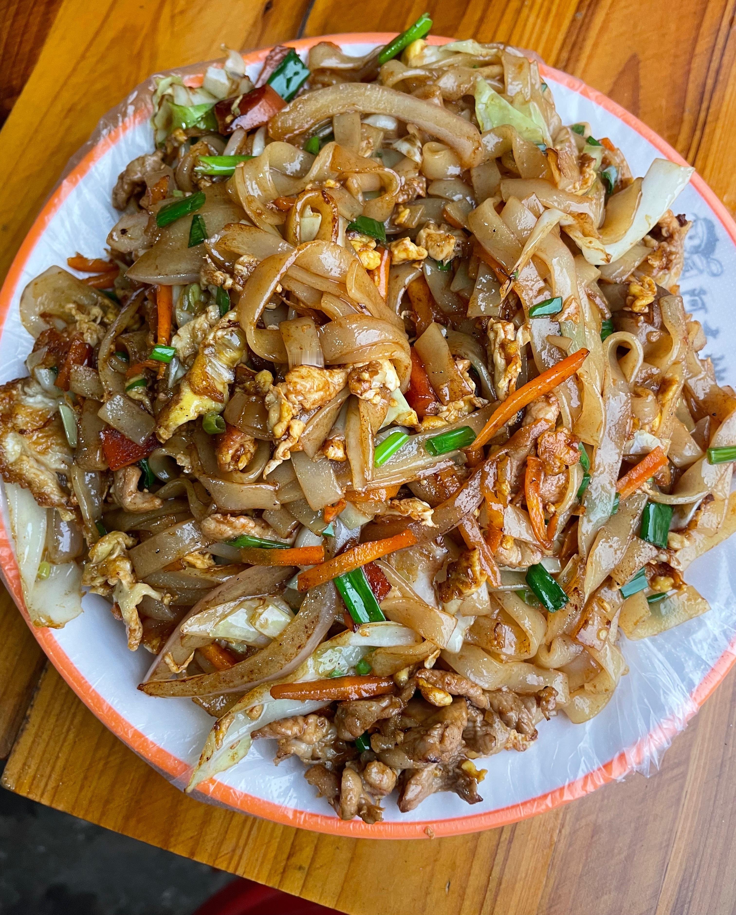 贵港木乐炒粉贵港美食寻味贵港 广西贵港桂平木乐的炒河粉，里面有鸡蛋和猪肉。味道是